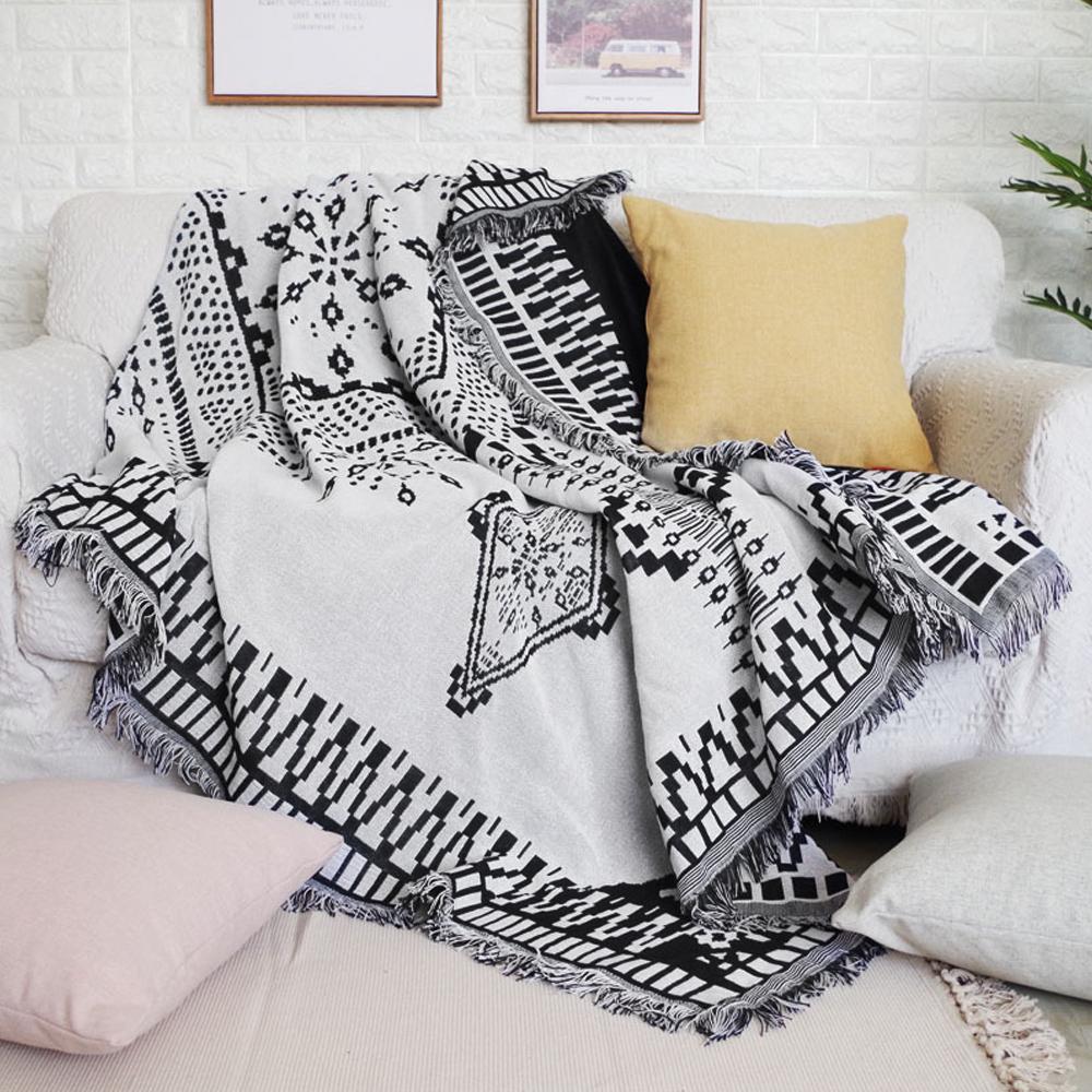 Plaid sur Canapé Gris | Housse Moderne